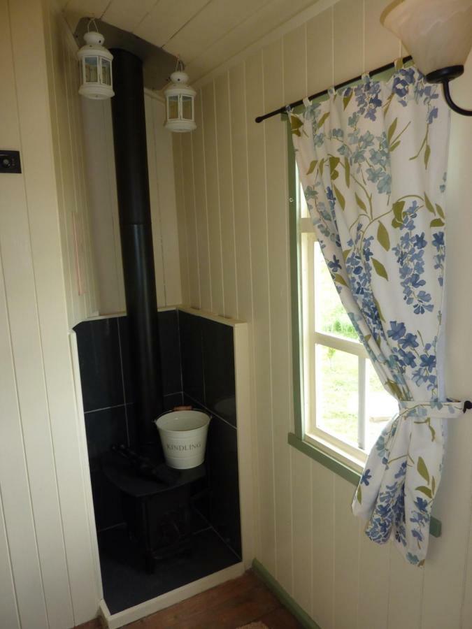 The Buteland Stop Rosie Off Grid Shepherds Hut Bellingham Exterior photo